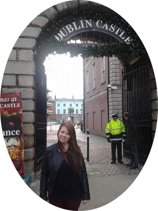 Teacher Camila, aos 18 anos, no intercâmbio na Irlanda